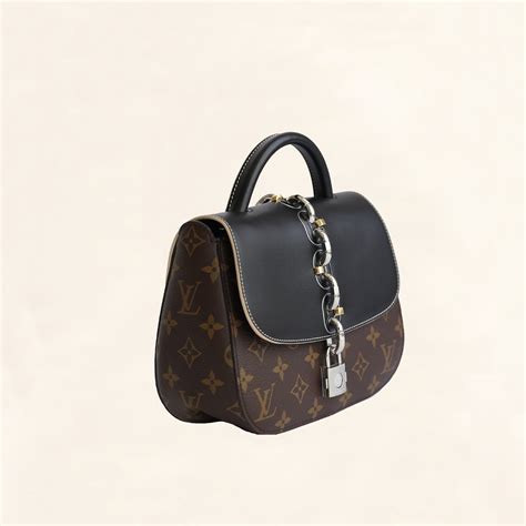 lv chain it bag
